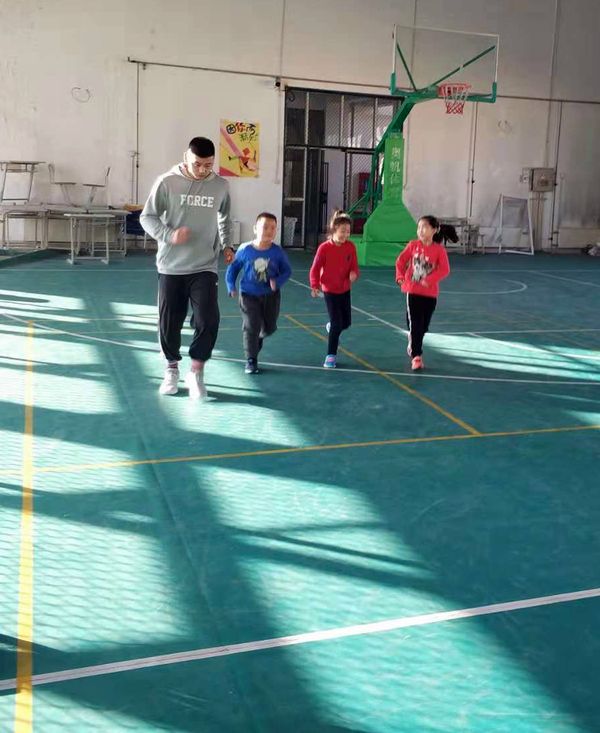 刻苦训练篮球时如何避免受伤的建议_0